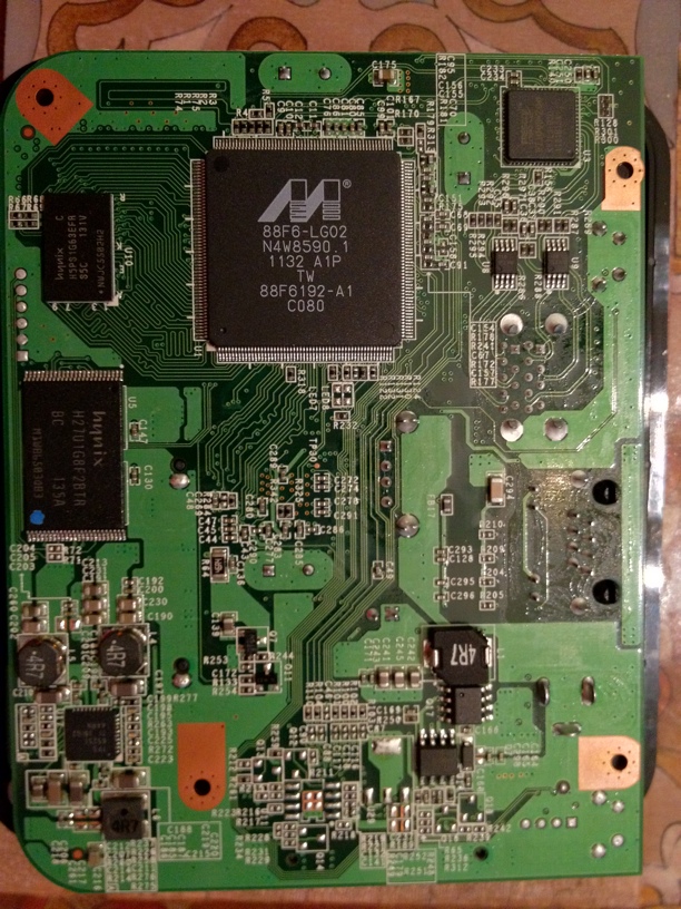 The bottom looks very similar to the Mobile product, including the same 800 MHz Marvell 88F6192 Kirkwood SoC