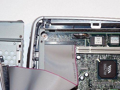 Closeup of the IDE cable connecting to the T5700 motherboard Closeup of the IDE cable connecting to the T5700 motherboard