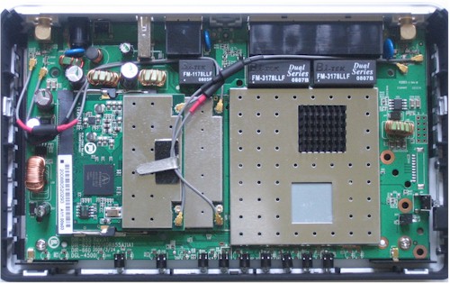 DIR-825 inside view