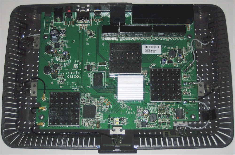 Linksys E4200 inside view