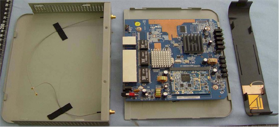 Cisco RV 220W inside