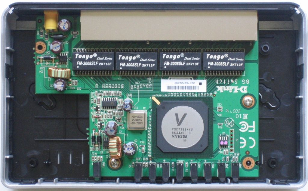 Inside of D-Link DGS-2208 switch