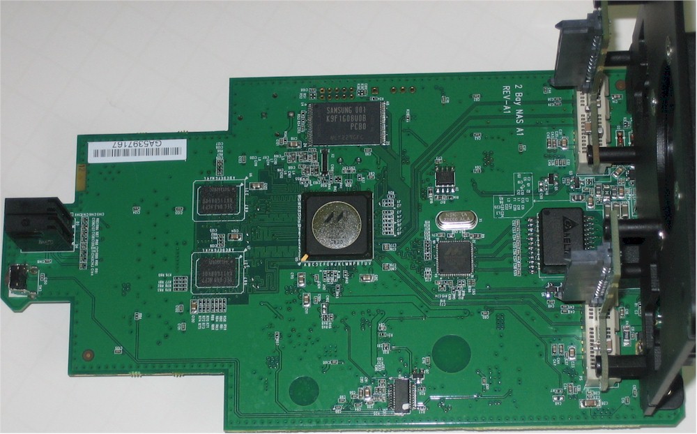 D-Link DNS-325 board top