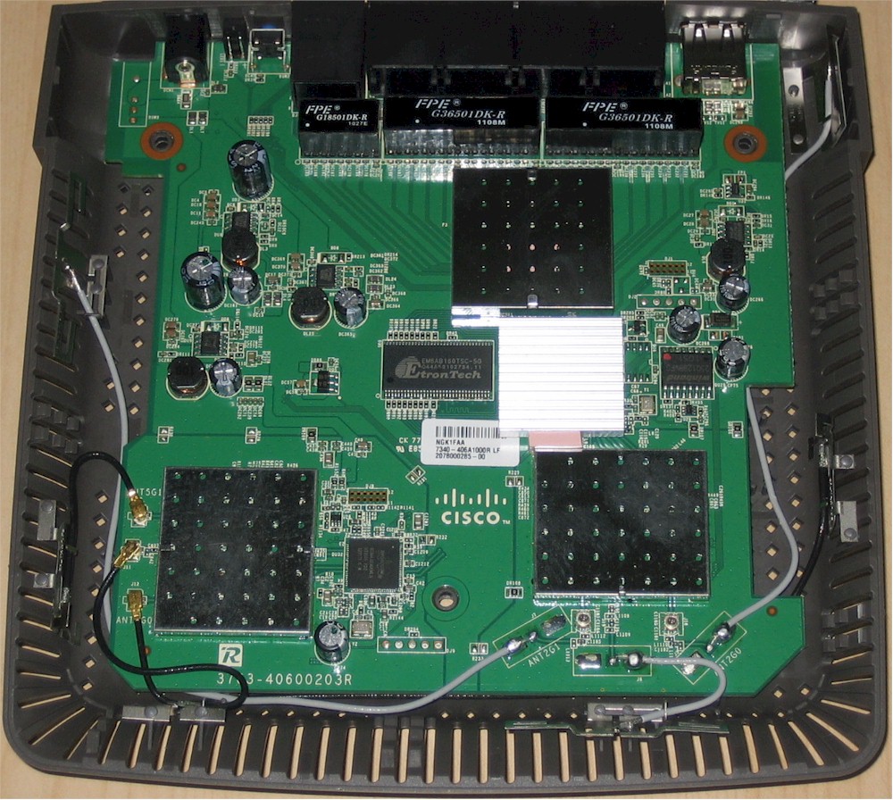 Cisco E3200 inside view