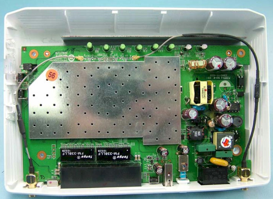 D-Link DHP-1320 inside