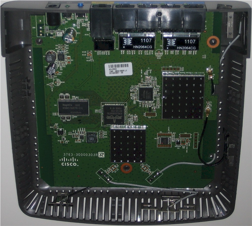 Cisco E2500 inside view