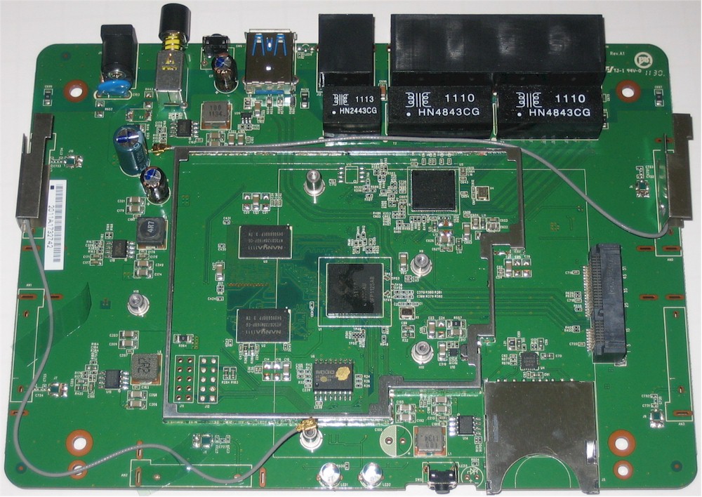 D-Link DIR-827 board detail