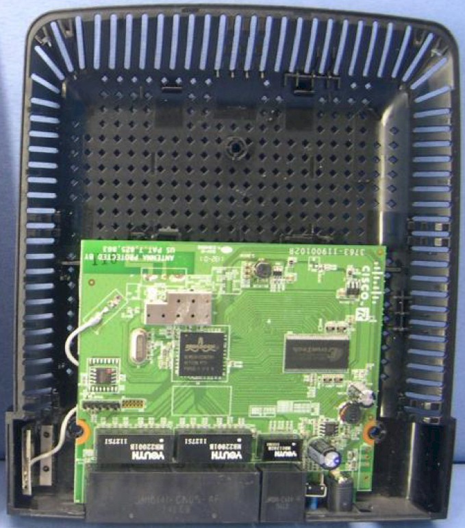 Linksys E900 / E1200 v2 inside