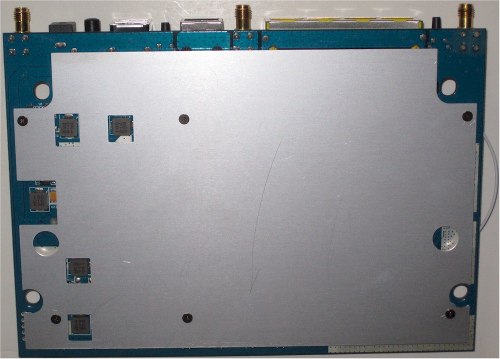 ASUS RT-AC66U board bottom with plate