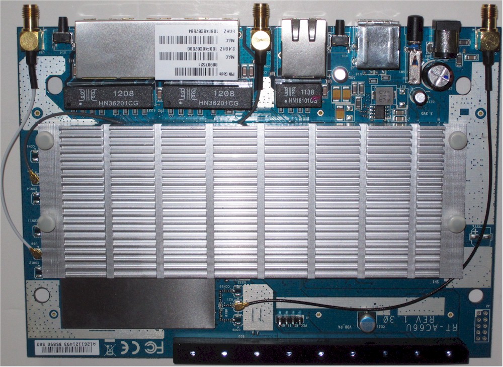 ASUS RT-AC66U board top with heatsink