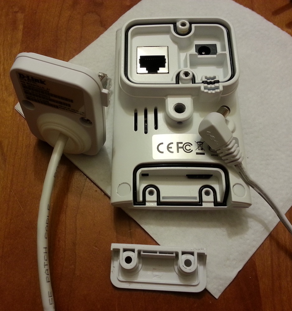 D-Link DCS-2310L with covers removed D-Link DCS-2310L with covers removed