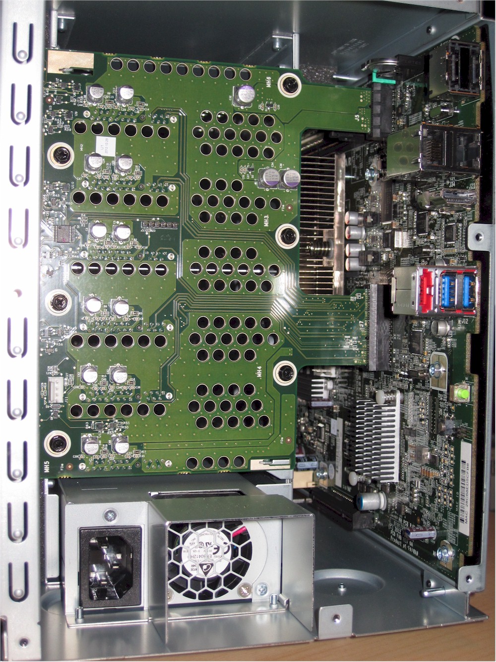 NETGEAR ReadyNAS RN516 inside rear view