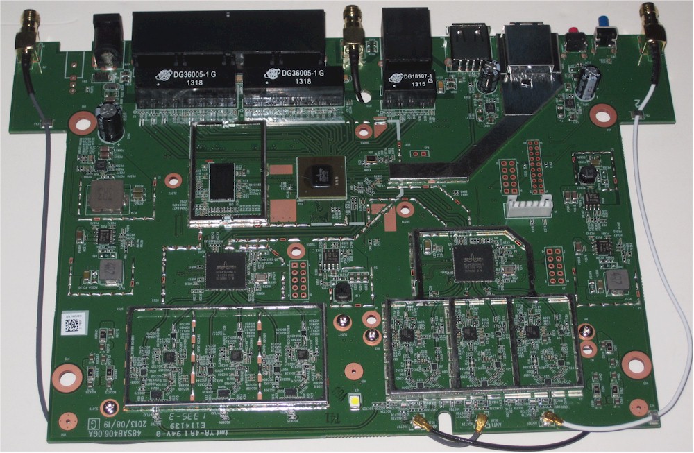 Linksys EA6900 board top