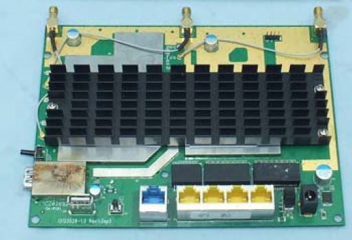 TP-LINK Archer C8 board with heatsink