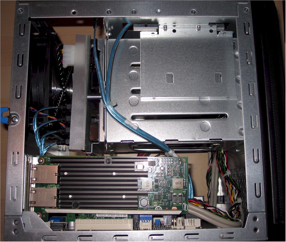 iXsystems FreeNAS Mini Gen 2 inside left view