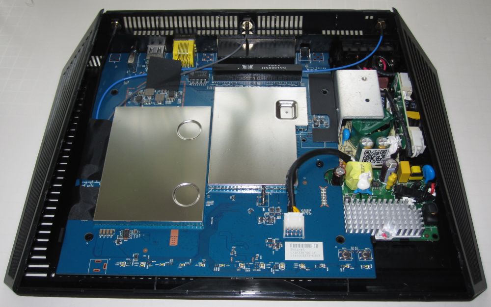 NETGEAR R7300DST PCB assembly with heat sinks in place