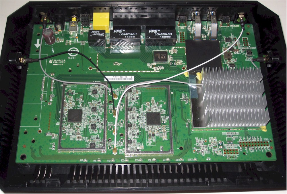 TRENDnet TEW-827DRU board, RF can tops removed