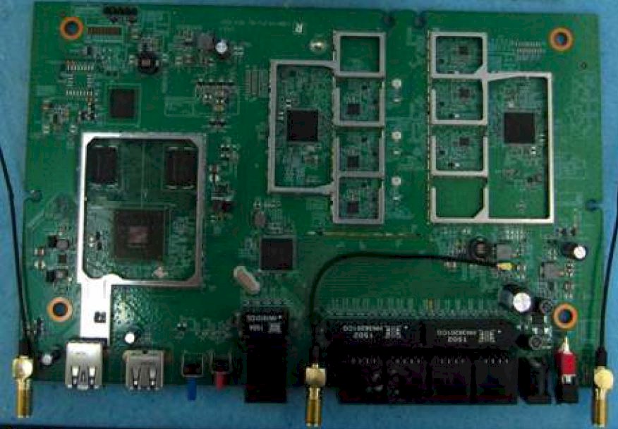 Linksys EA7500 board - naked