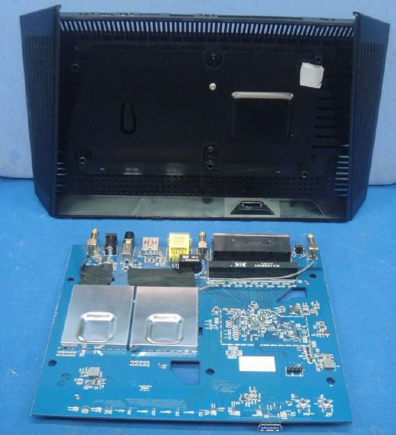 NETGEAR R7000P inside