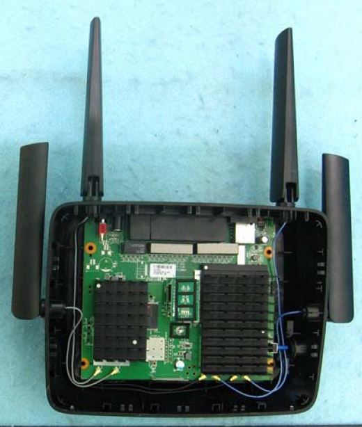 Linksys EA8300 inside