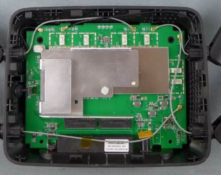 Linksys RE9000 inside