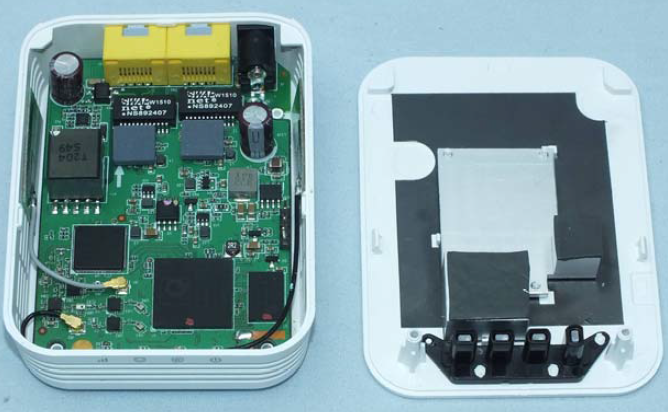 Open Mesh OM5P-AC inside