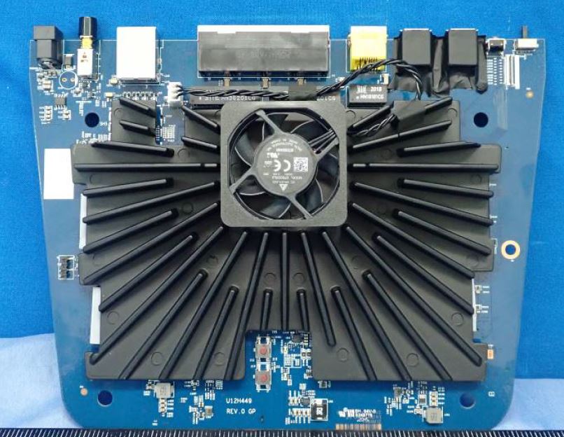 NETGEAR RAXE500 board top w/ heatsink